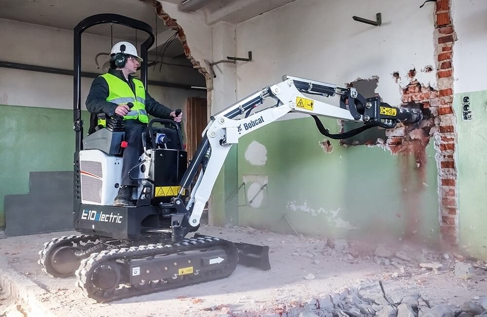 Excavator electric cu ciocan hidraulic Bobcat E10e