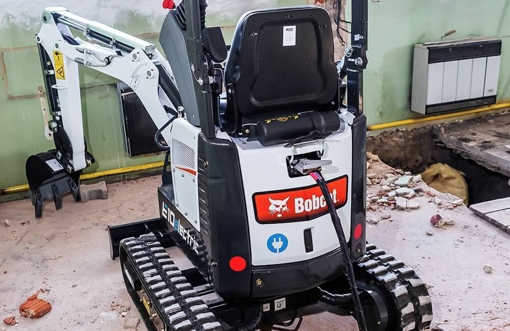 Incarcare excavator electric Bobcat E10e