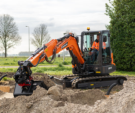 Excavator compact Develon utilaje Ircat