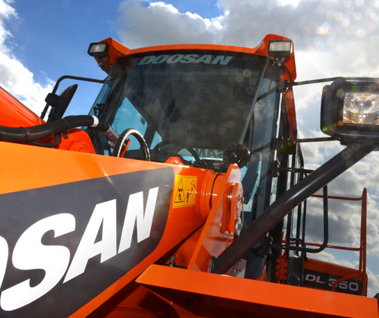 Incarcator frontal Doosan DL350 utilaj cariera ircat