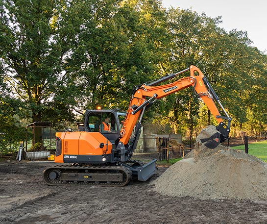 Excavatoare multifunctionale Develon