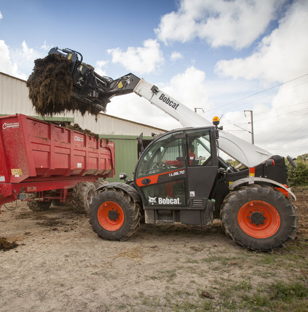 Incarcator frontal telescopic Bobcat in agricultura